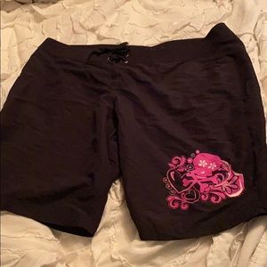 Torrid sz 18 black and pink skull board shorts